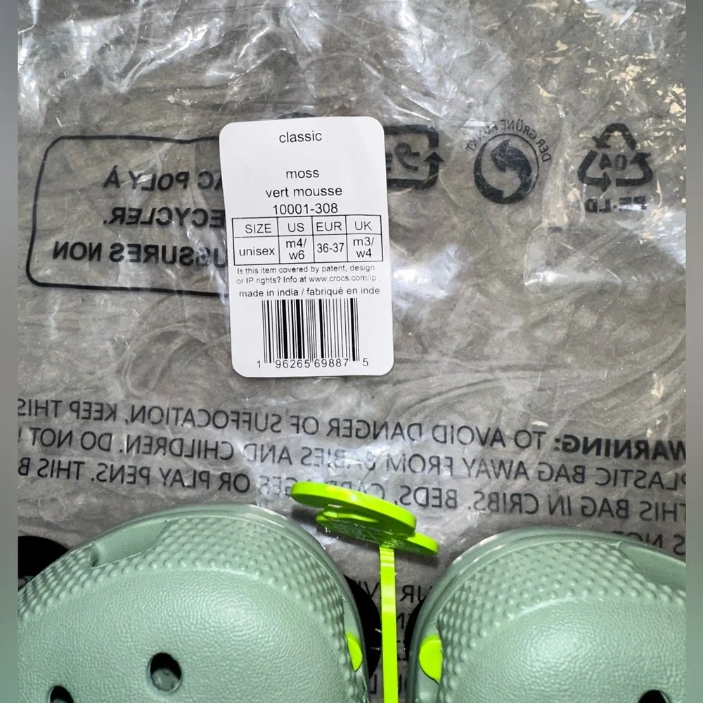 CROCS Unisex - Green Size 6 women’s- 4 Men’s - Picture 3 of 4